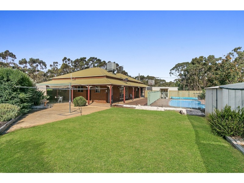 2 Railway Road, Rochester VIC 3561