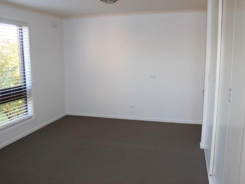 87 Harley Street, Strathdale VIC 3550