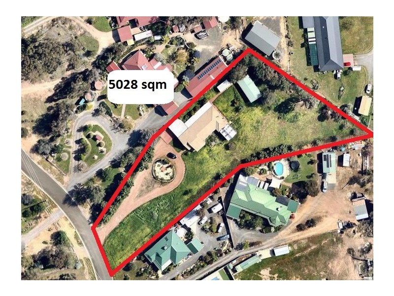 33 Emmaline Drive, Maiden Gully VIC 3551