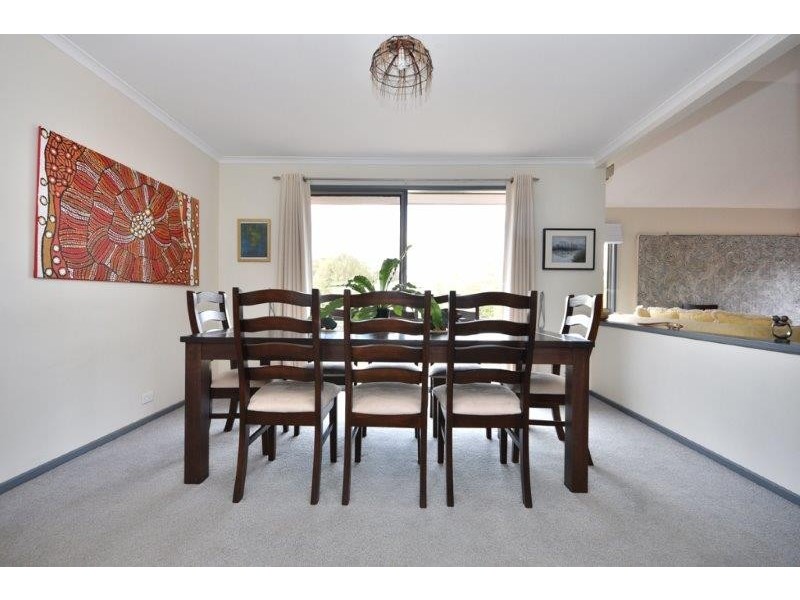 33 Emmaline Drive, Maiden Gully VIC 3551