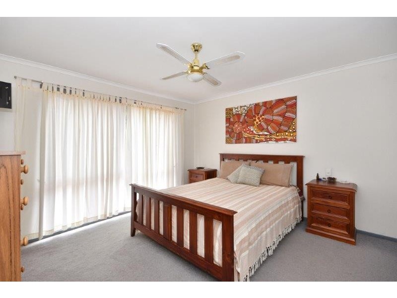 33 Emmaline Drive, Maiden Gully VIC 3551