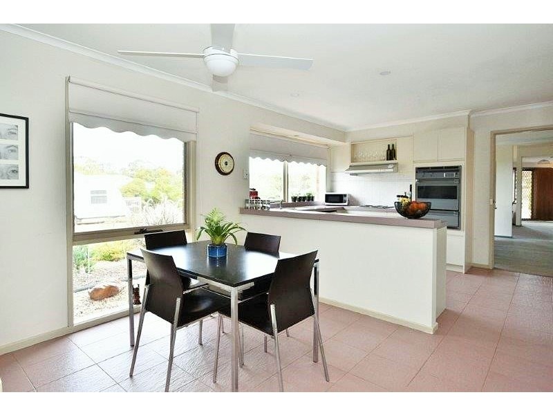 33 Emmaline Drive, Maiden Gully VIC 3551