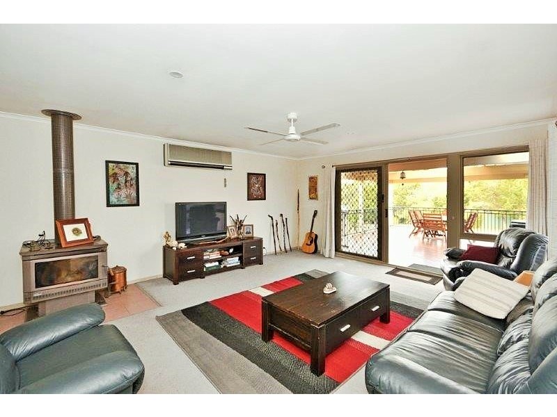 33 Emmaline Drive, Maiden Gully VIC 3551