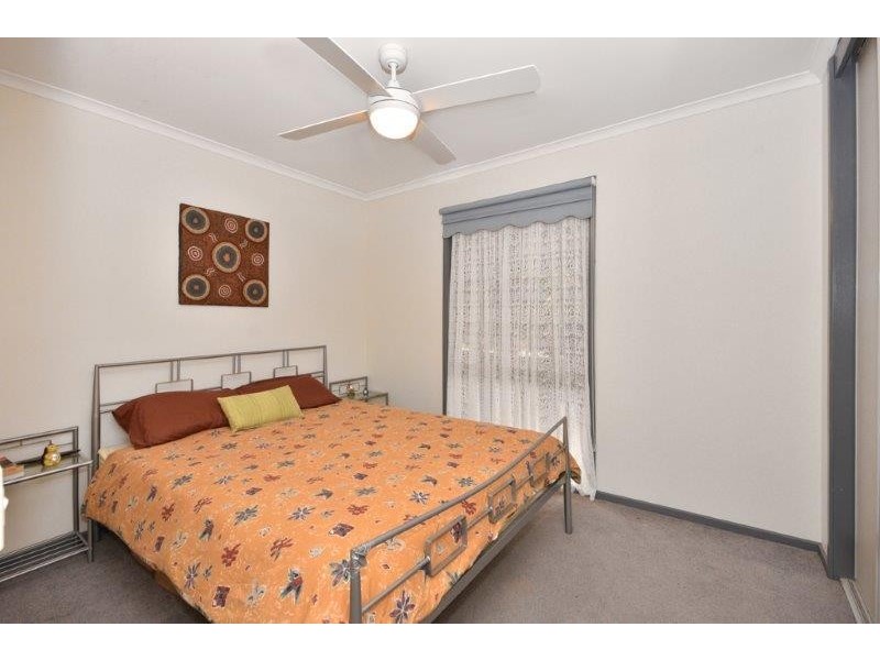 33 Emmaline Drive, Maiden Gully VIC 3551