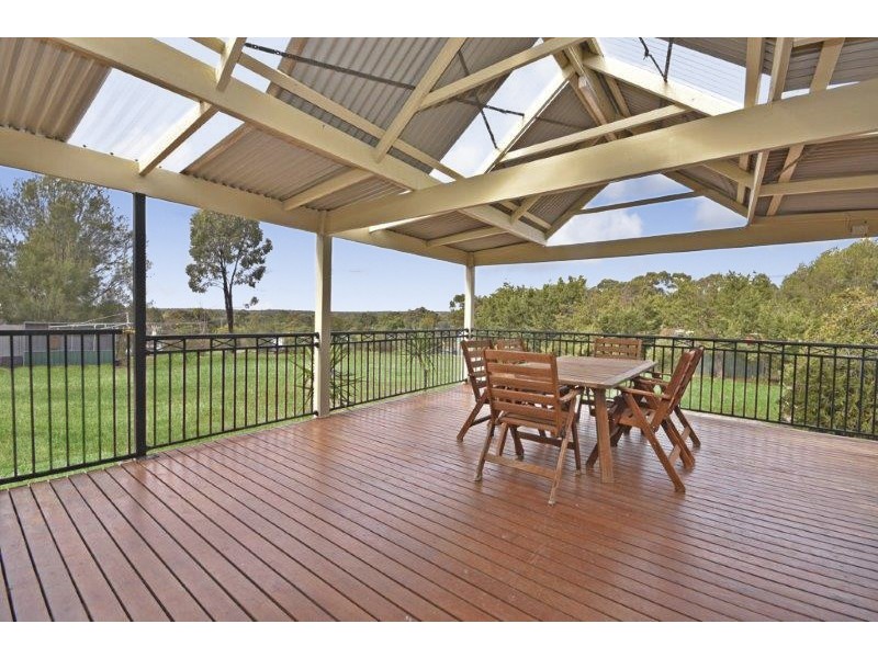 33 Emmaline Drive, Maiden Gully VIC 3551