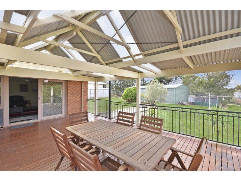 33 Emmaline Drive, Maiden Gully VIC 3551