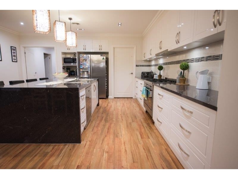 28  Janelle Drive, Maiden Gully VIC 3551
