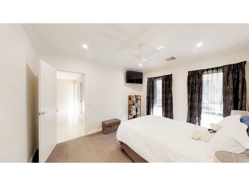 70 Pioneer Drive, Maiden Gully VIC 3551