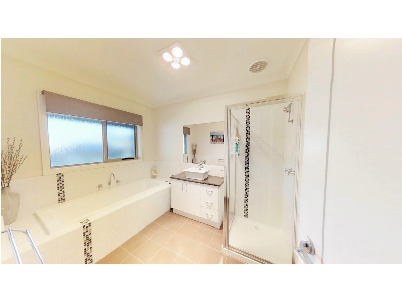 70 Pioneer Drive, Maiden Gully VIC 3551