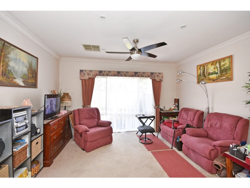 18 Collins Street, Kangaroo Flat VIC 3555