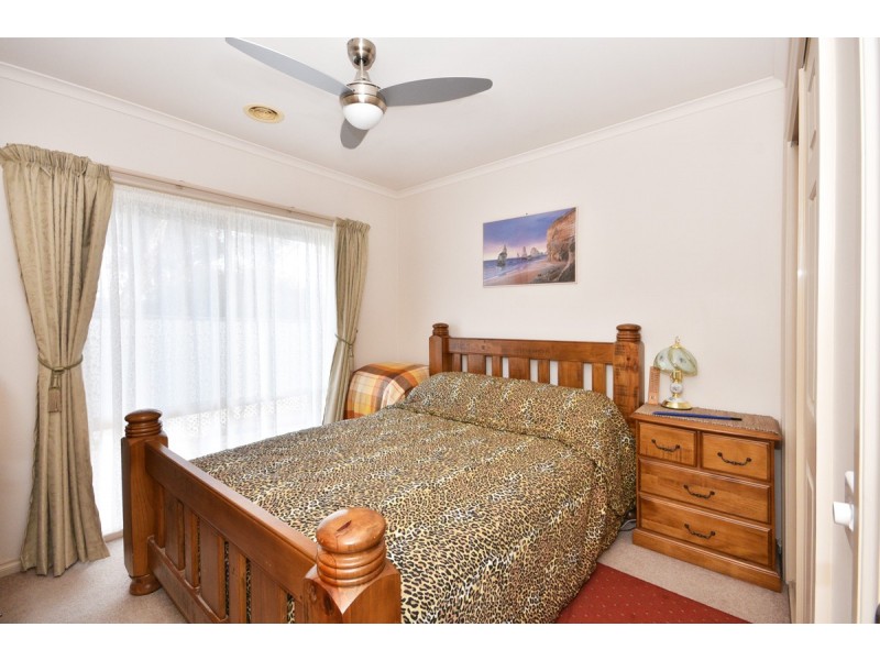 18 Collins Street, Kangaroo Flat VIC 3555