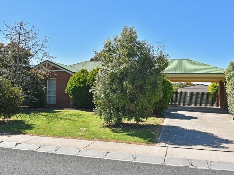 4 Pittaway Street, Kangaroo Flat VIC 3555