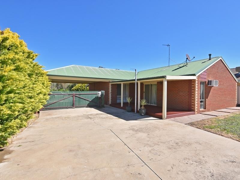 4 Pittaway Street, Kangaroo Flat VIC 3555