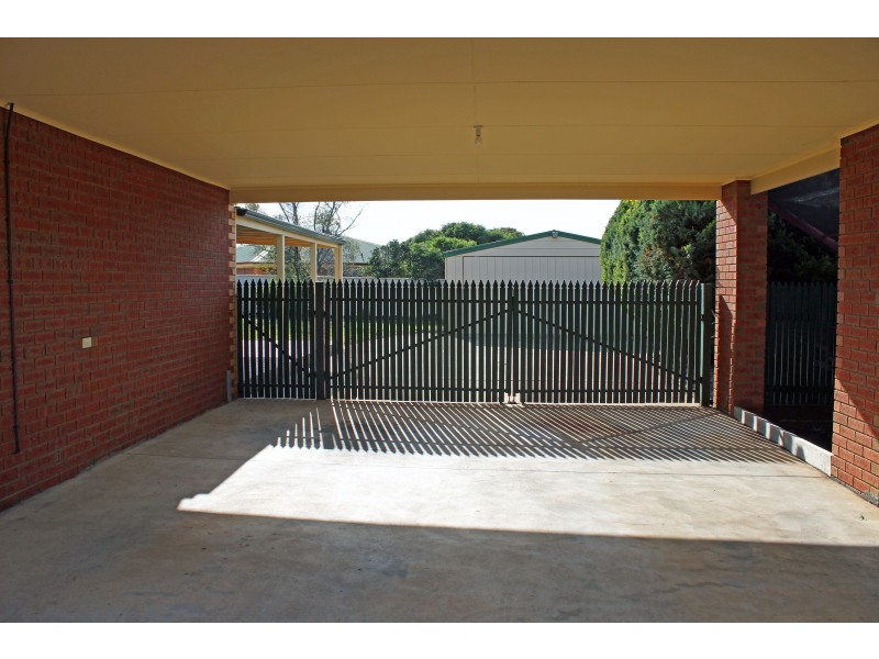 4 Pittaway Street, Kangaroo Flat VIC 3555