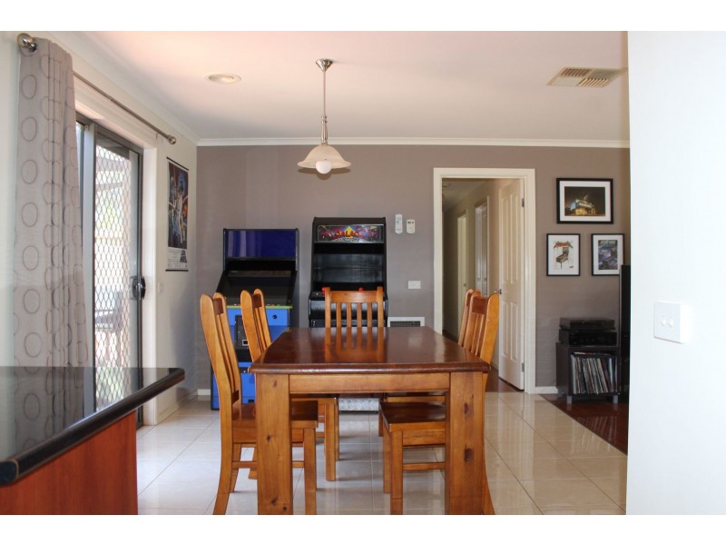 3 Melinda Street, California Gully VIC 3556