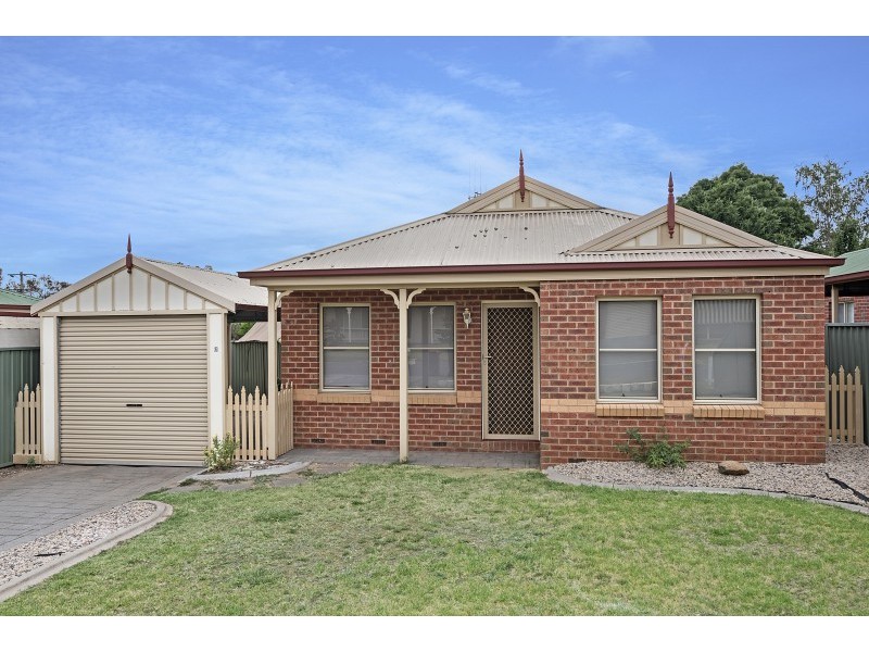 2 Emma Place, Quarry Hill VIC 3550