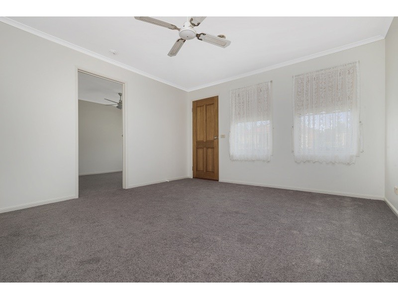 2 Emma Place, Quarry Hill VIC 3550