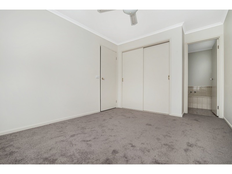 2 Emma Place, Quarry Hill VIC 3550