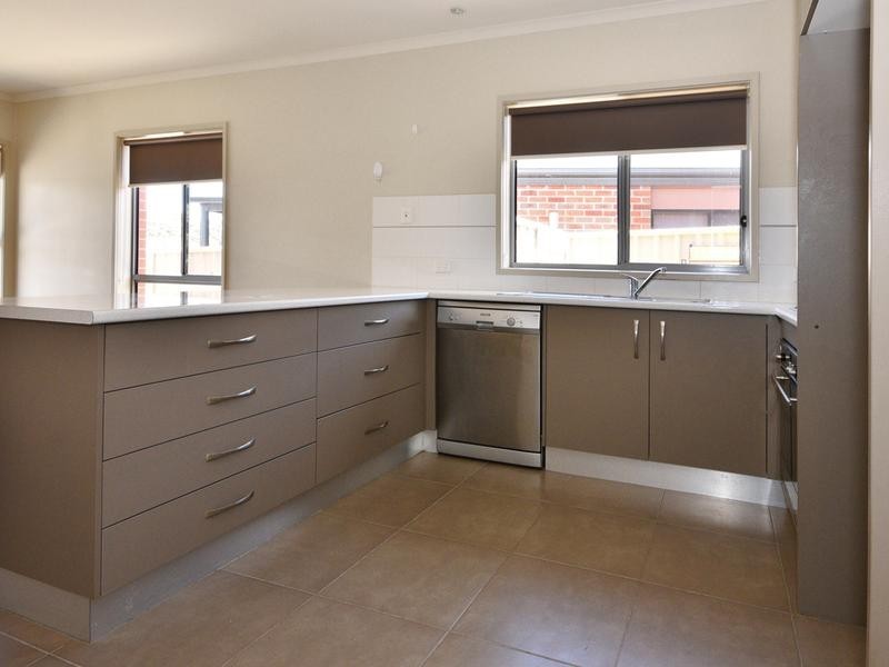 4B Alfreda Place, Golden Square VIC 3555
