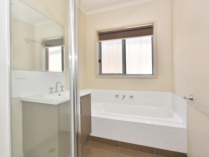 4B Alfreda Place, Golden Square VIC 3555