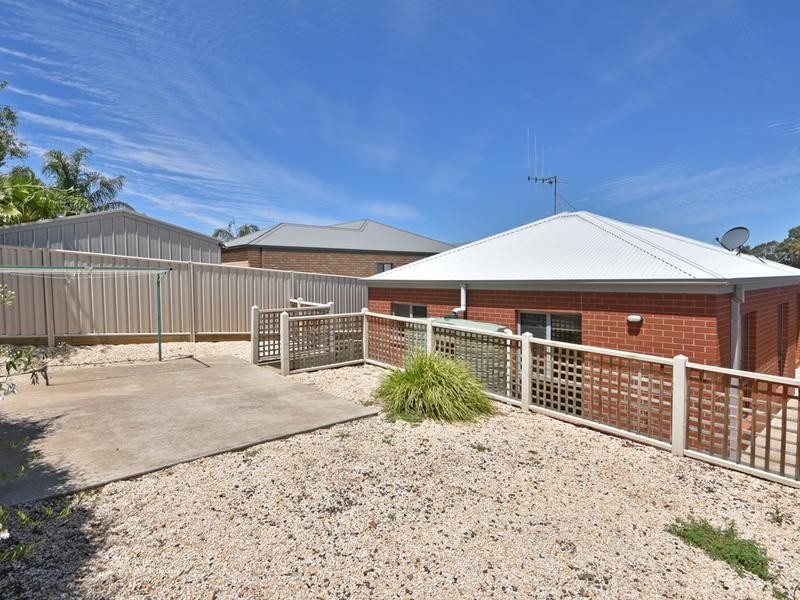 4B Alfreda Place, Golden Square VIC 3555
