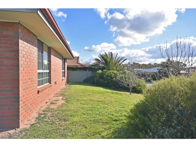 1/10 Keogh Drive, Spring Gully VIC 3550