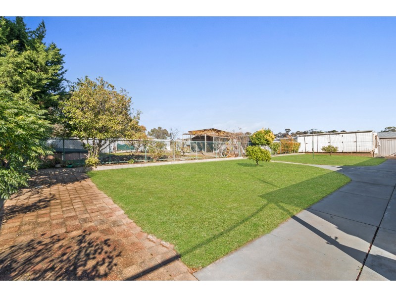 5 James Court, Kangaroo Flat VIC 3555