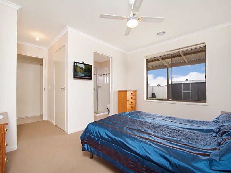 13A Tobin Crescent, Epsom VIC 3551