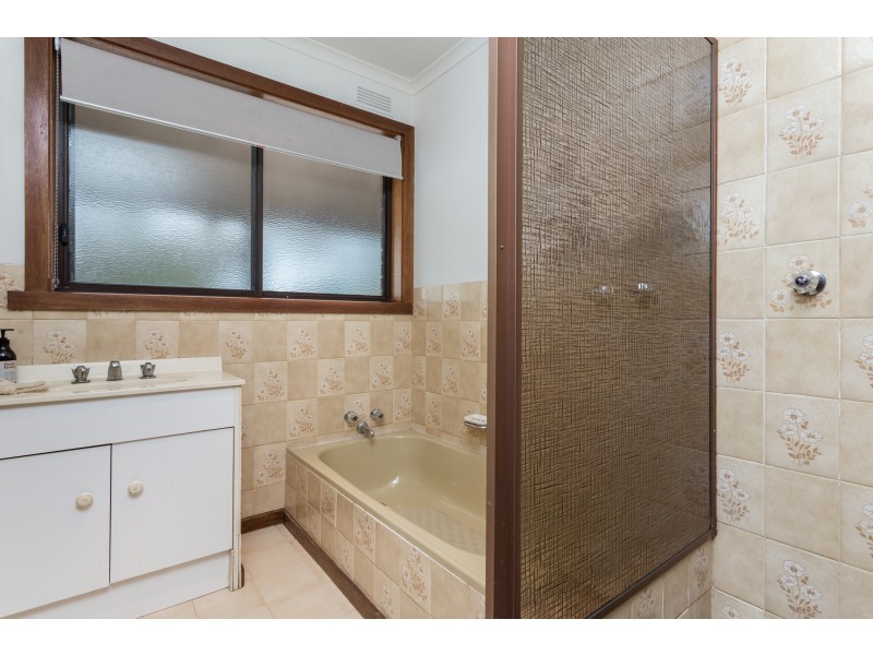 50 McMillan Road, Green Gully VIC 3462