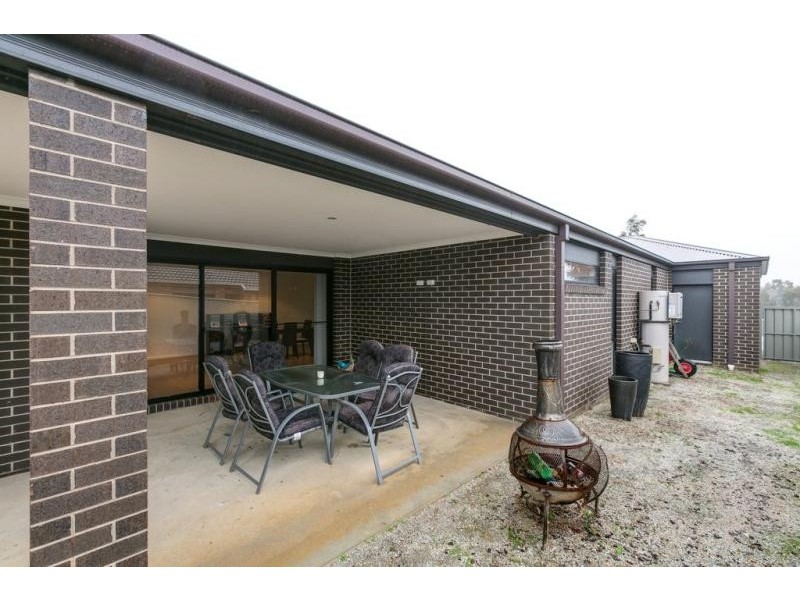 5 Klim Avenue, Kangaroo Flat VIC 3555