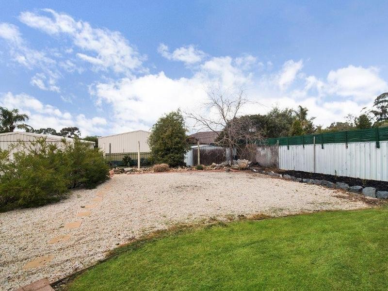 16 Yarunga Drive, Kangaroo Flat VIC 3555