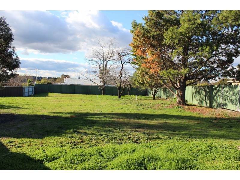 4 Maude Street, Golden Square VIC 3555