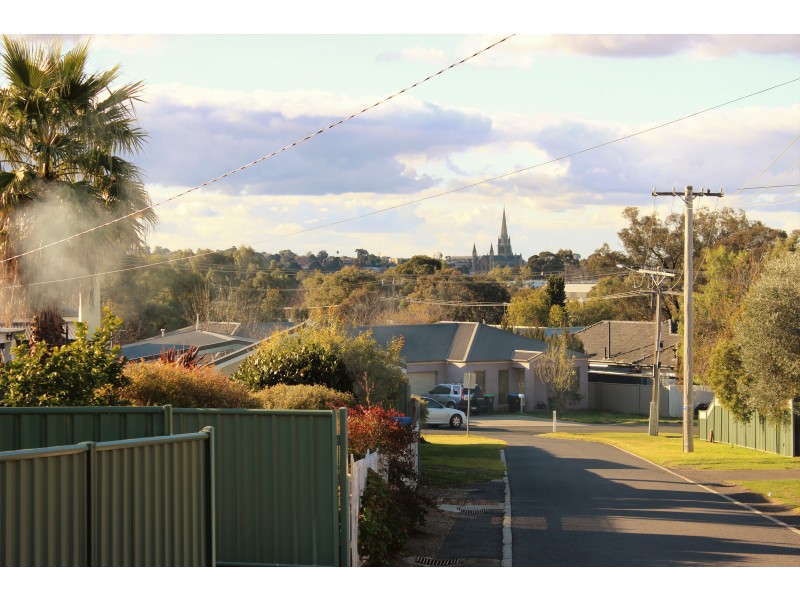 4 Maude Street, Golden Square VIC 3555