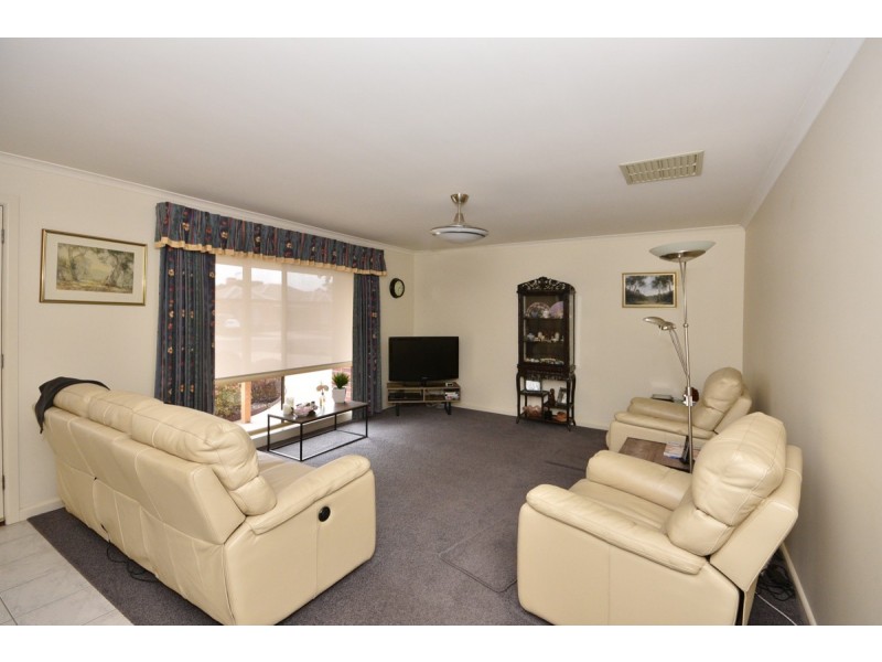 15 Peace Street, Kangaroo Flat VIC 3555