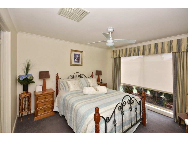 15 Peace Street, Kangaroo Flat VIC 3555