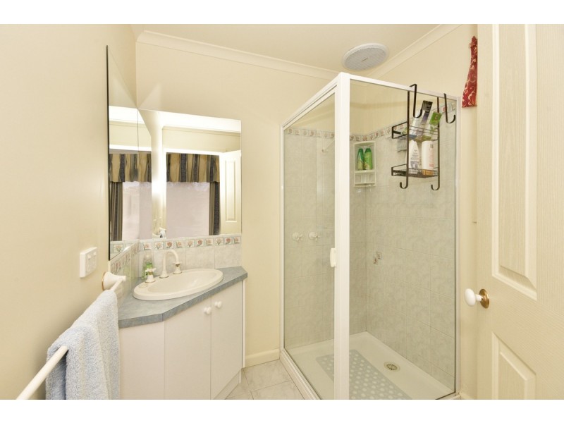 15 Peace Street, Kangaroo Flat VIC 3555