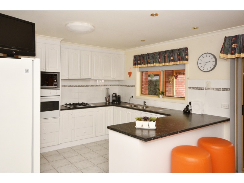 15 Peace Street, Kangaroo Flat VIC 3555