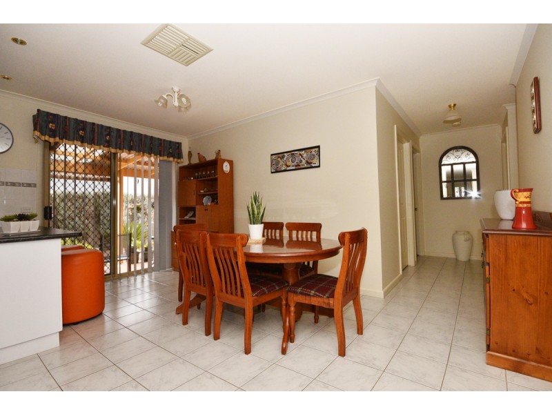 15 Peace Street, Kangaroo Flat VIC 3555