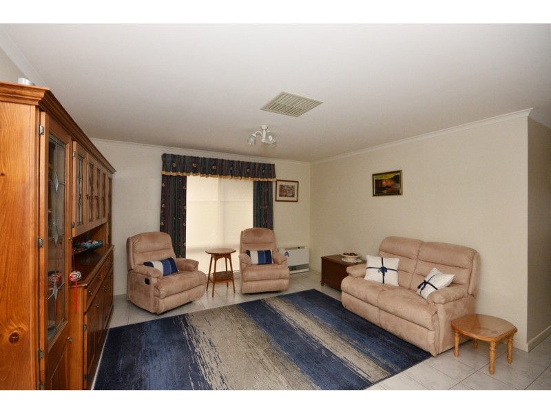15 Peace Street, Kangaroo Flat VIC 3555