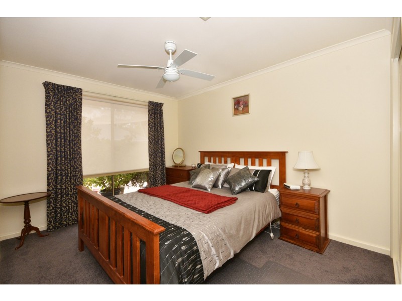15 Peace Street, Kangaroo Flat VIC 3555
