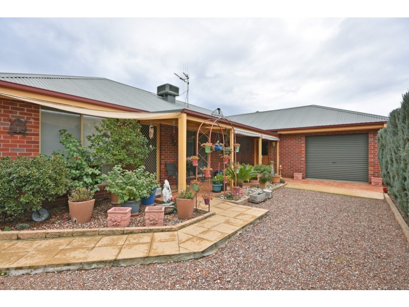 15 Peace Street, Kangaroo Flat VIC 3555