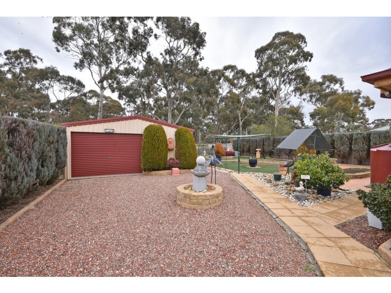 15 Peace Street, Kangaroo Flat VIC 3555