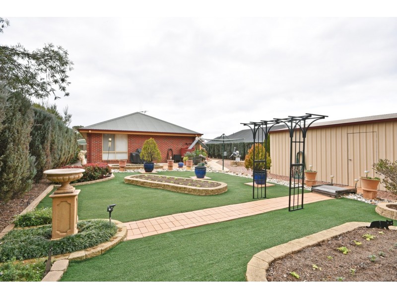 15 Peace Street, Kangaroo Flat VIC 3555