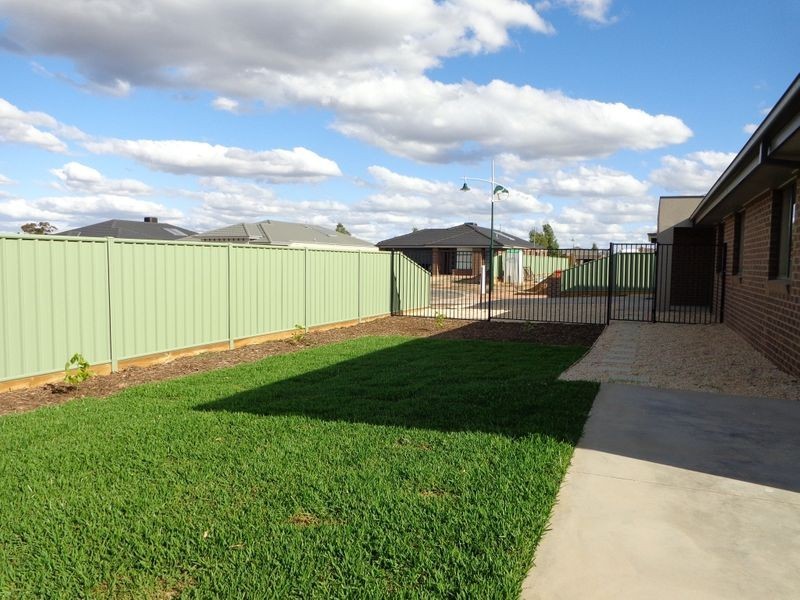 7 Aurora Place, Epsom VIC 3551