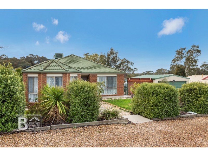 8 Julie Court, Kangaroo Flat VIC 3555