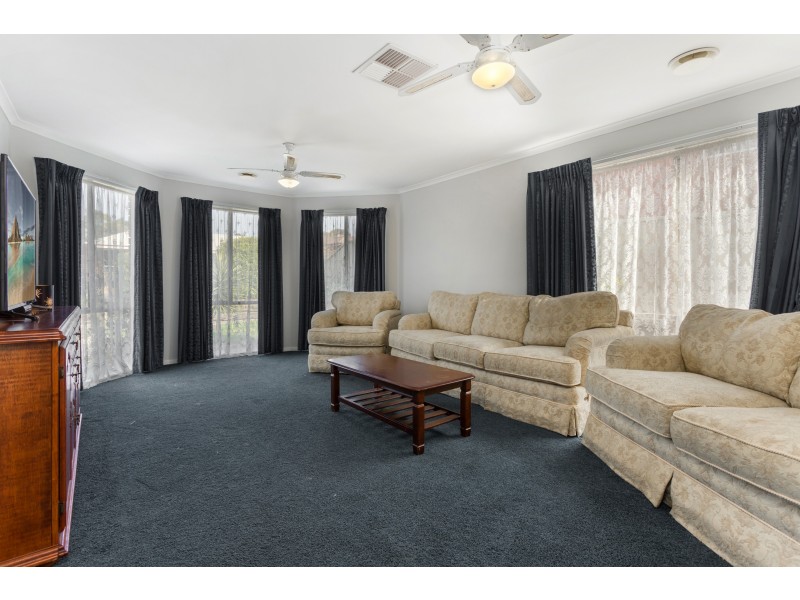 8 Julie Court, Kangaroo Flat VIC 3555