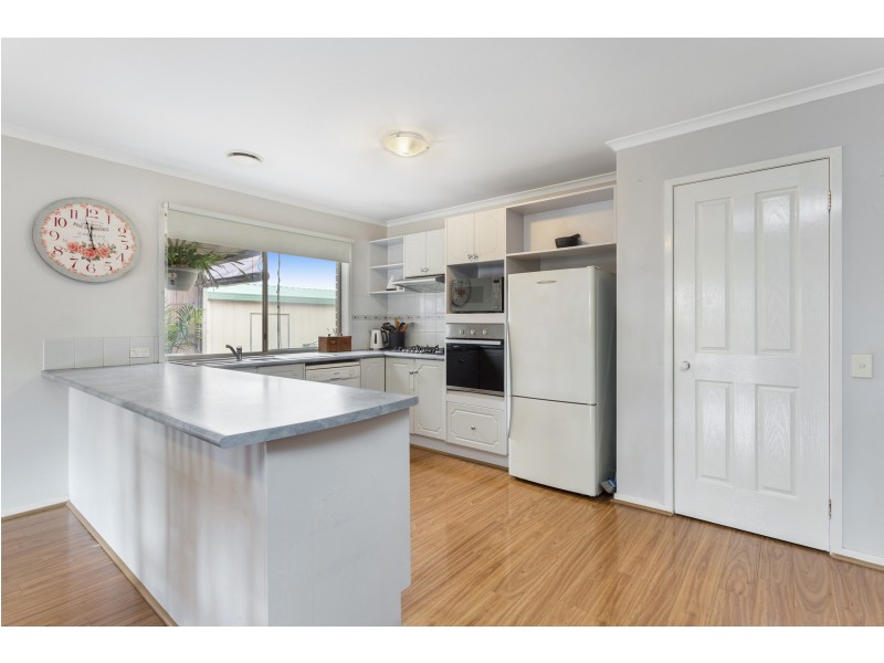 8 Julie Court, Kangaroo Flat VIC 3555