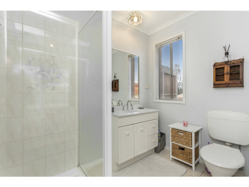 8 Julie Court, Kangaroo Flat VIC 3555