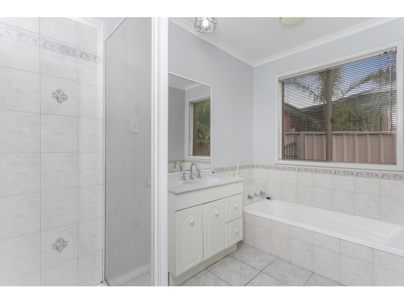 8 Julie Court, Kangaroo Flat VIC 3555