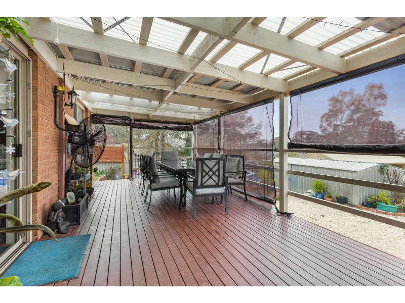 8 Julie Court, Kangaroo Flat VIC 3555